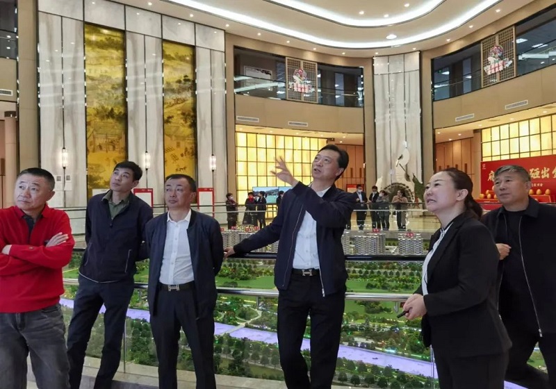 公司總裁陳永明率隊(duì)考察保定項(xiàng)目