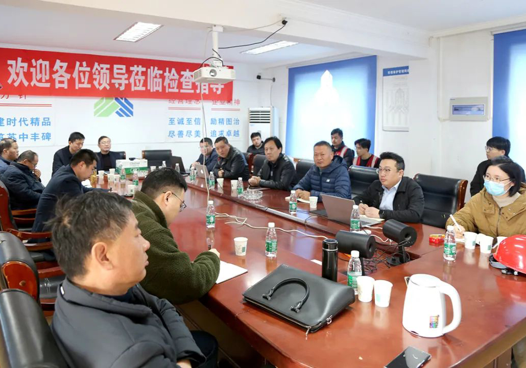 公司大型復(fù)雜工程施工技術(shù)再上新臺(tái)階！